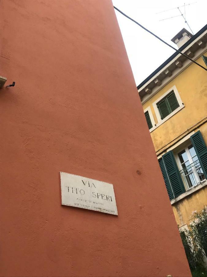 Dimora Tito Speri Near Arena Apartment Verona Bagian luar foto